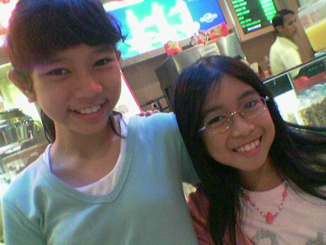 +This is azka..(Left-Right azka (me!) and Dieska)+